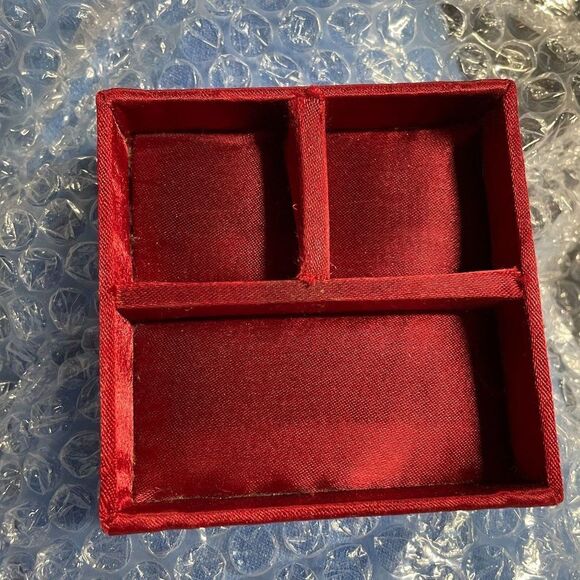 Vintage Red Jewelry Box with bead and tassel 4 x 4 x 3 mirror & removable insert - Picture 4 of 15